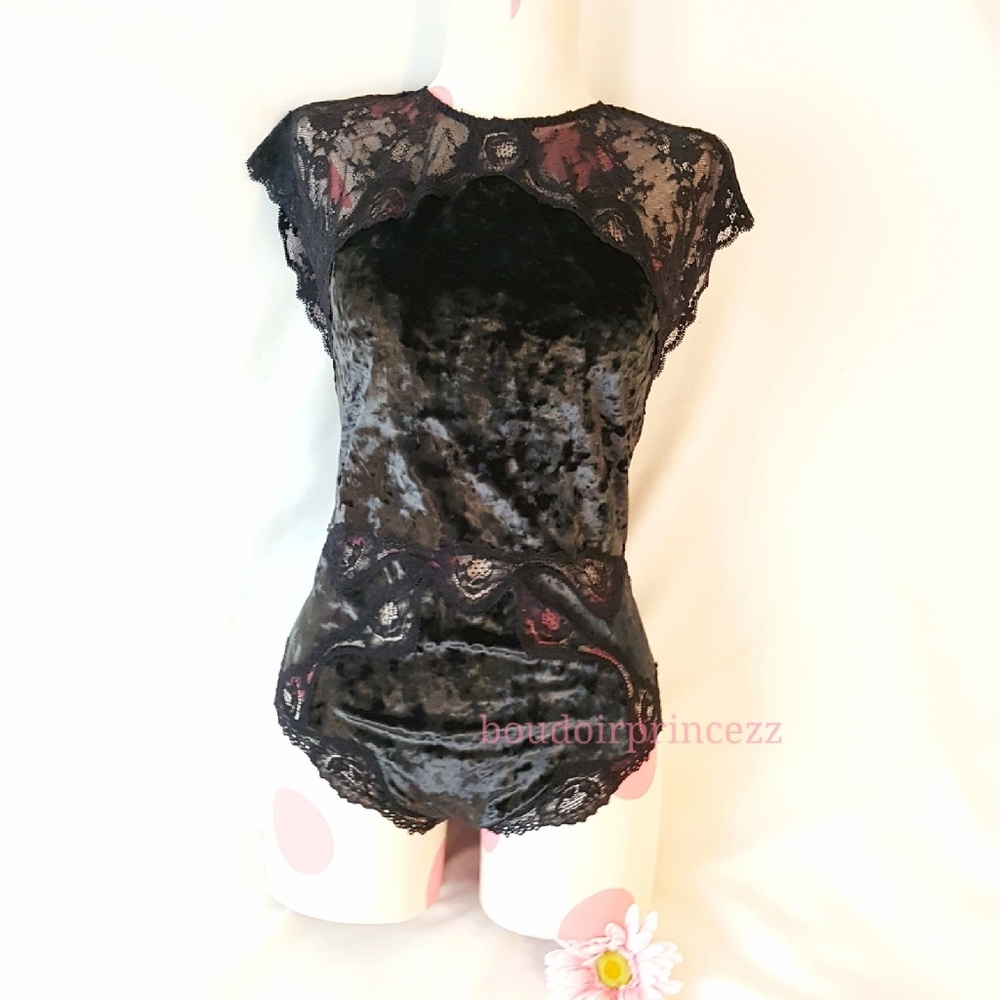🌹 Victorias Secret velvet lace high neck bodysuit - Picture 2 of 4
